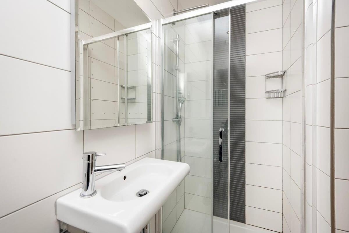 Charming Chelsea Studio Your Cozy Urban Retreat ロンドン エクステリア 写真