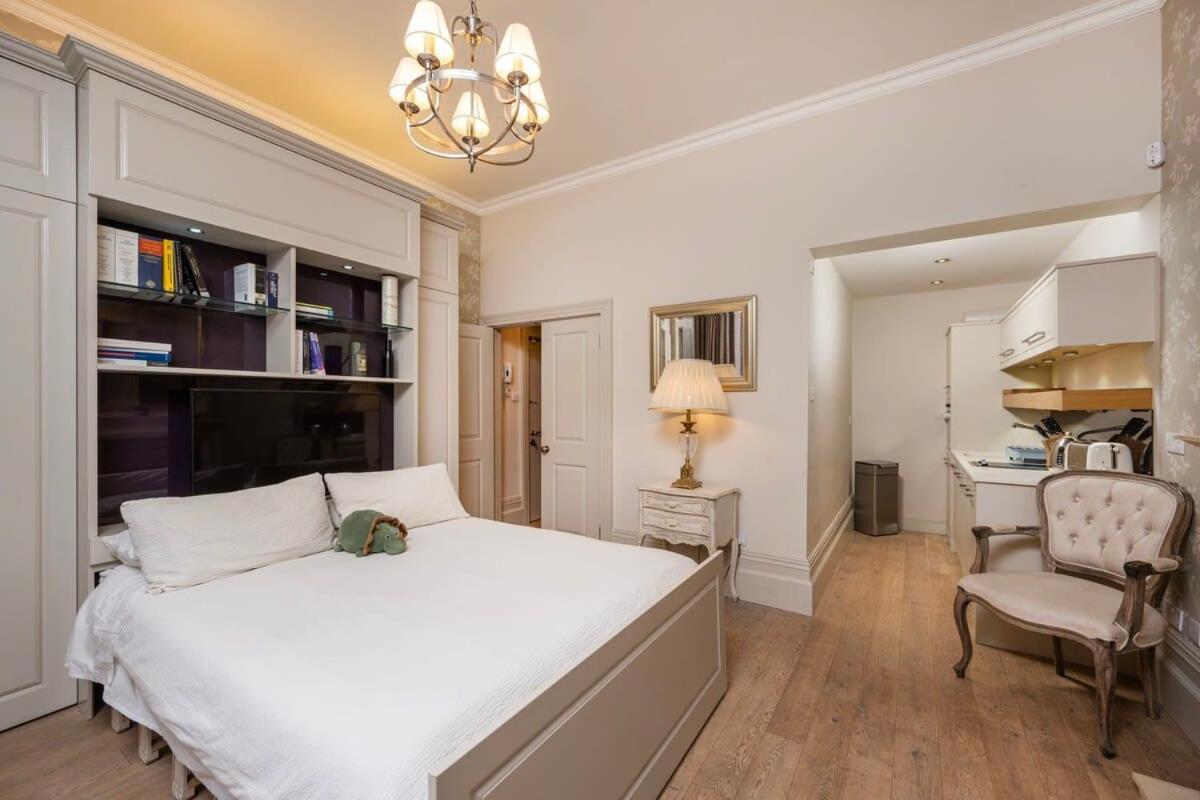 Charming Chelsea Studio Your Cozy Urban Retreat ロンドン エクステリア 写真
